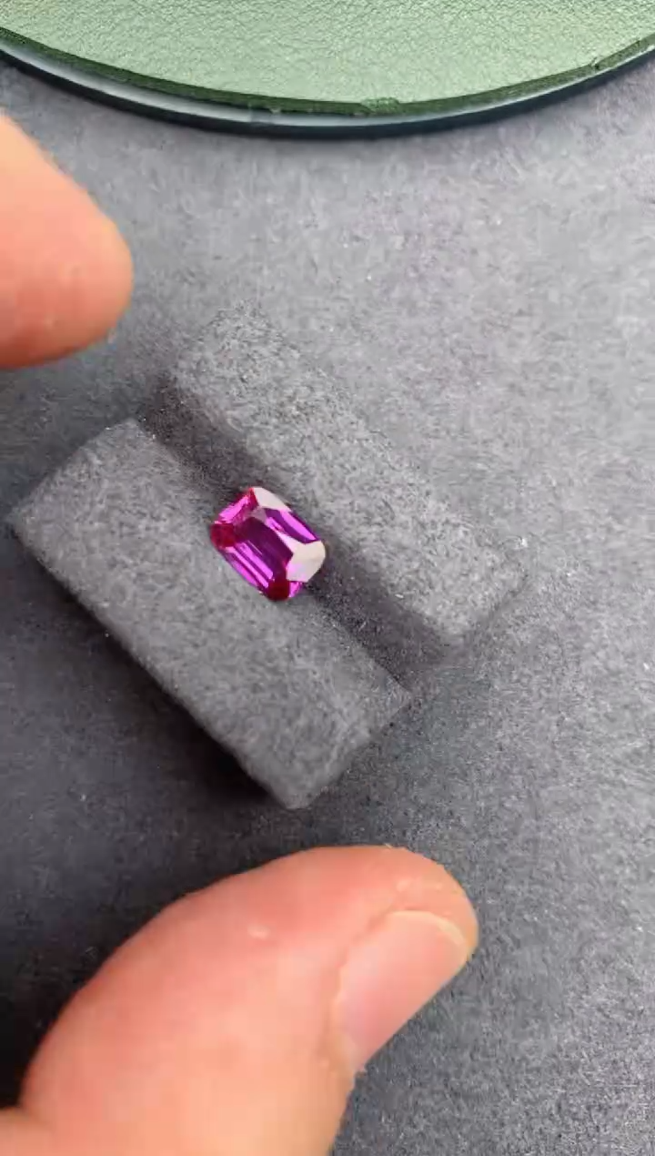 【闪购商品】彩色蓝宝石裸石未镶嵌1.5ct紫蓝宝