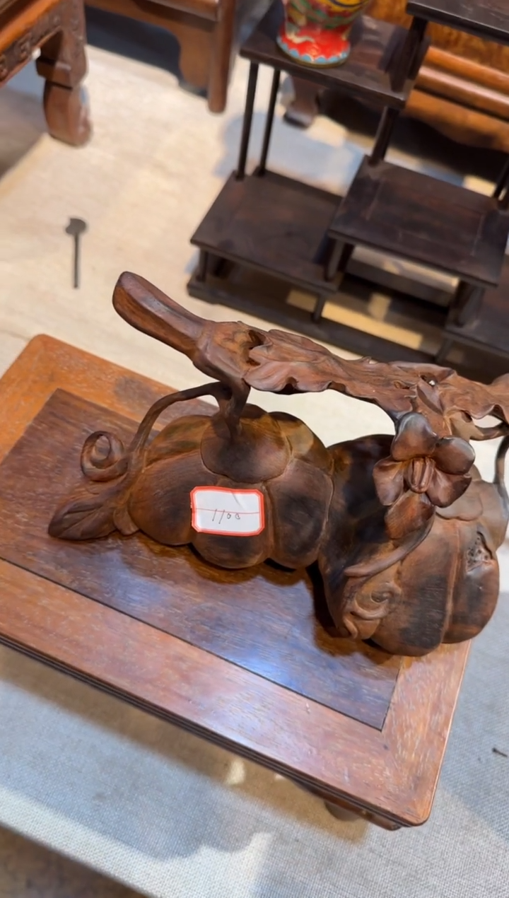 花梨木类大红酸枝   摆件