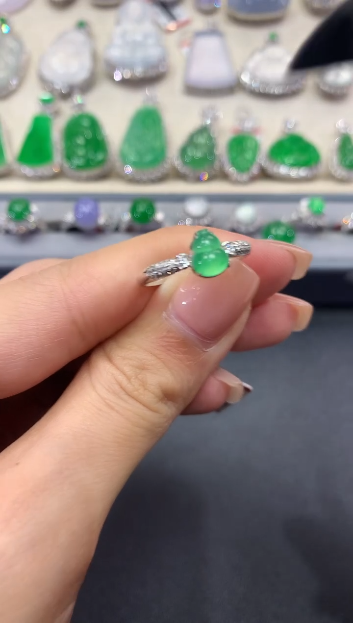 【闪购商品】翡翠戒指18K金镶嵌a44       