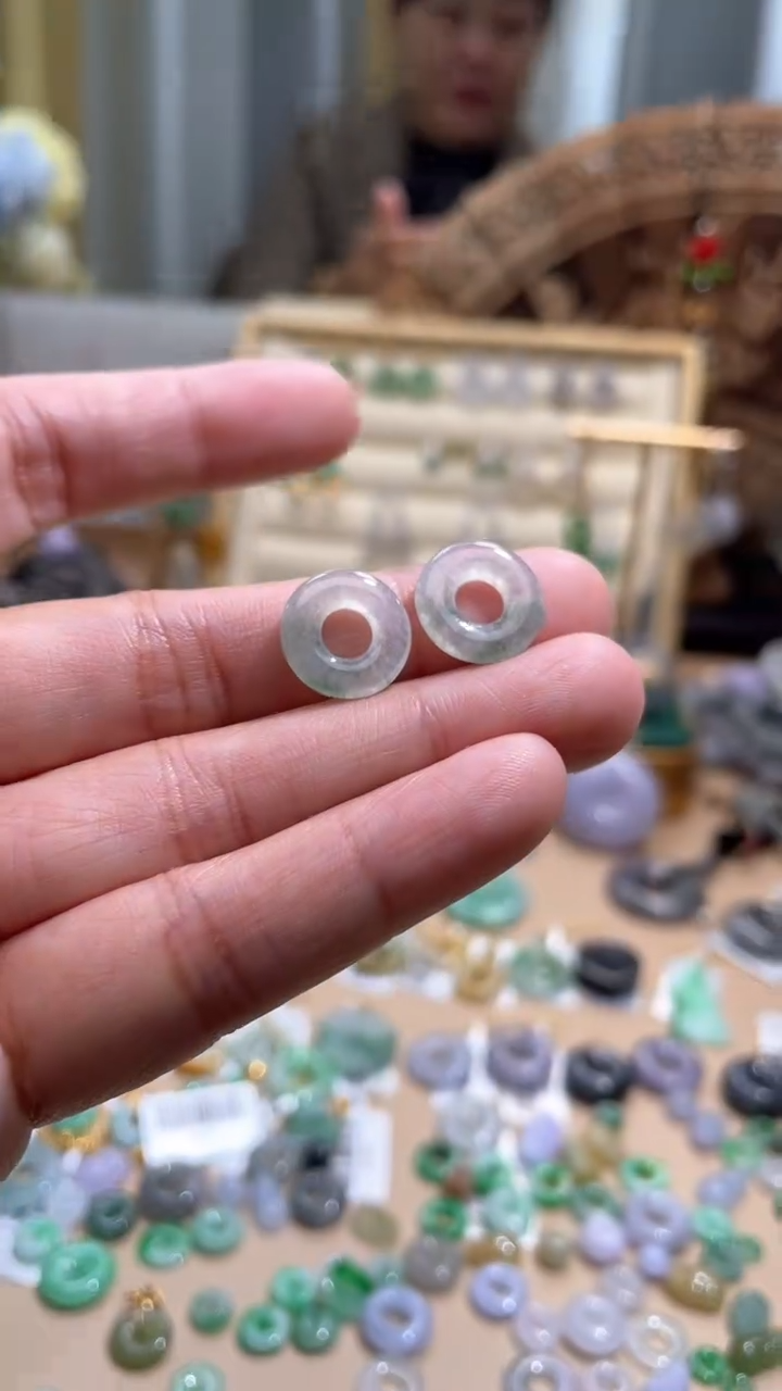 【闪购商品】翡翠颈饰未镶嵌甜甜圈一对