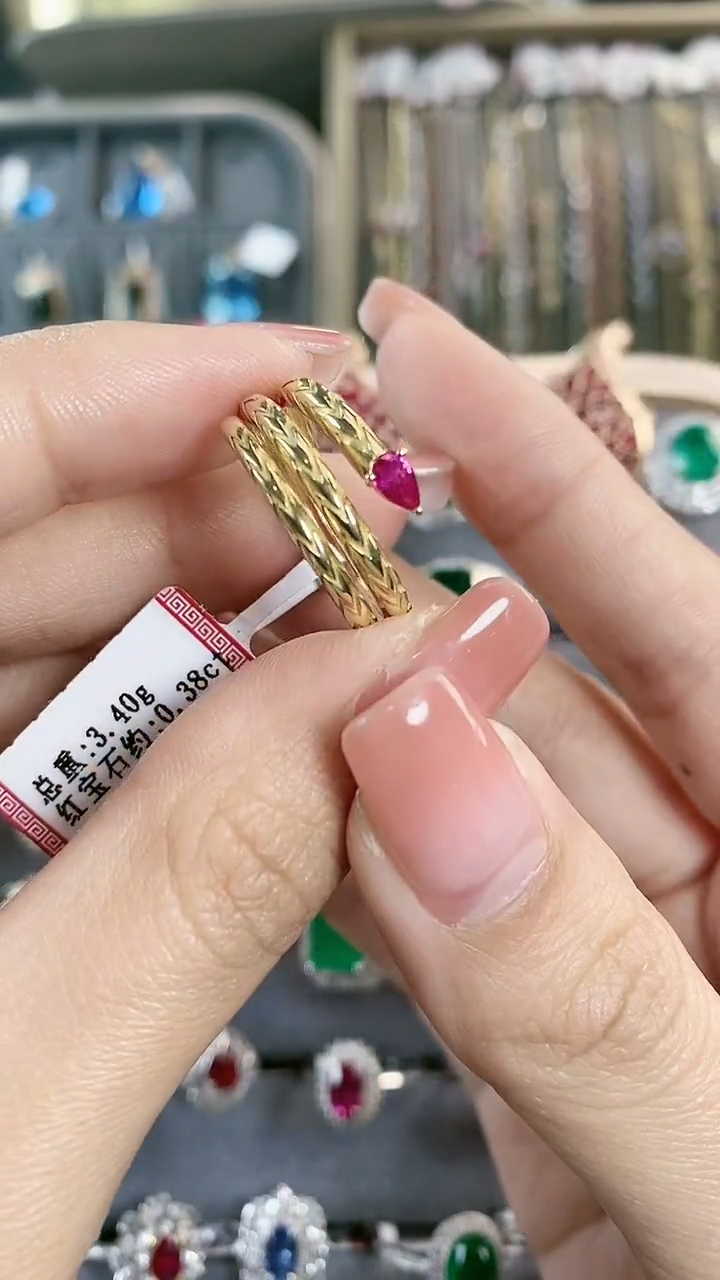 【闪购商品】红宝石戒指18K金镶嵌18K金镶嵌红宝石戒指