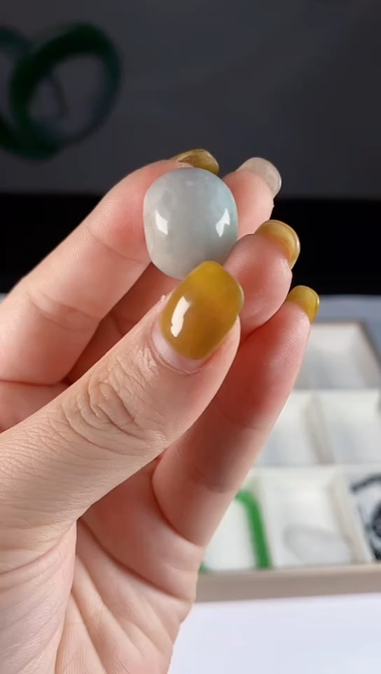 翡翠未镶嵌颈饰0000000000000000