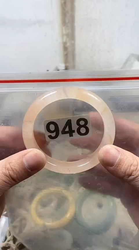 【闪购商品】石英质玉手镯未镶嵌59+