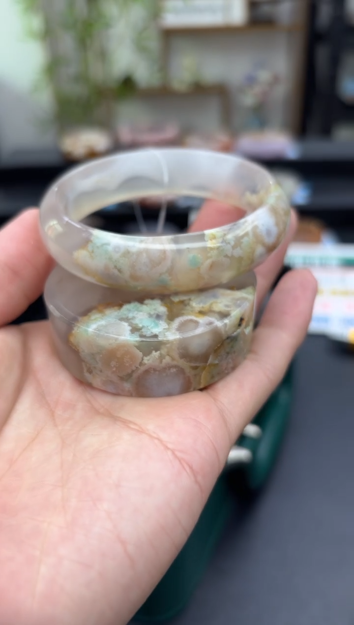 【闪购商品】石英质玉手镯未镶嵌C60(63圈赠送镯心)