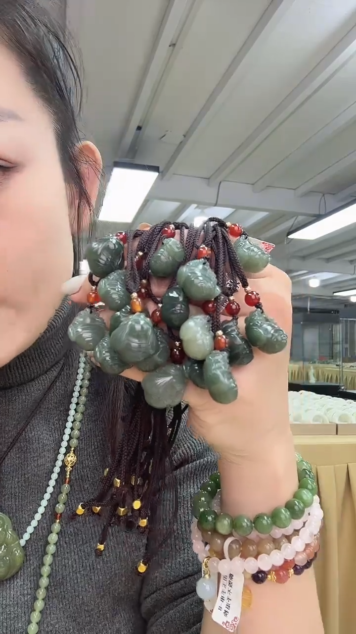 吊坠(不含链)未镶嵌和田玉（糖玉）和田玉蜜蜂拍一发一