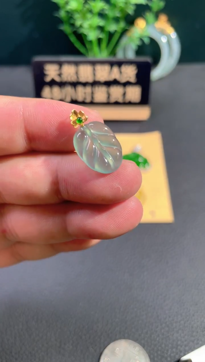 颈饰18K金镶嵌翡翠翡翠