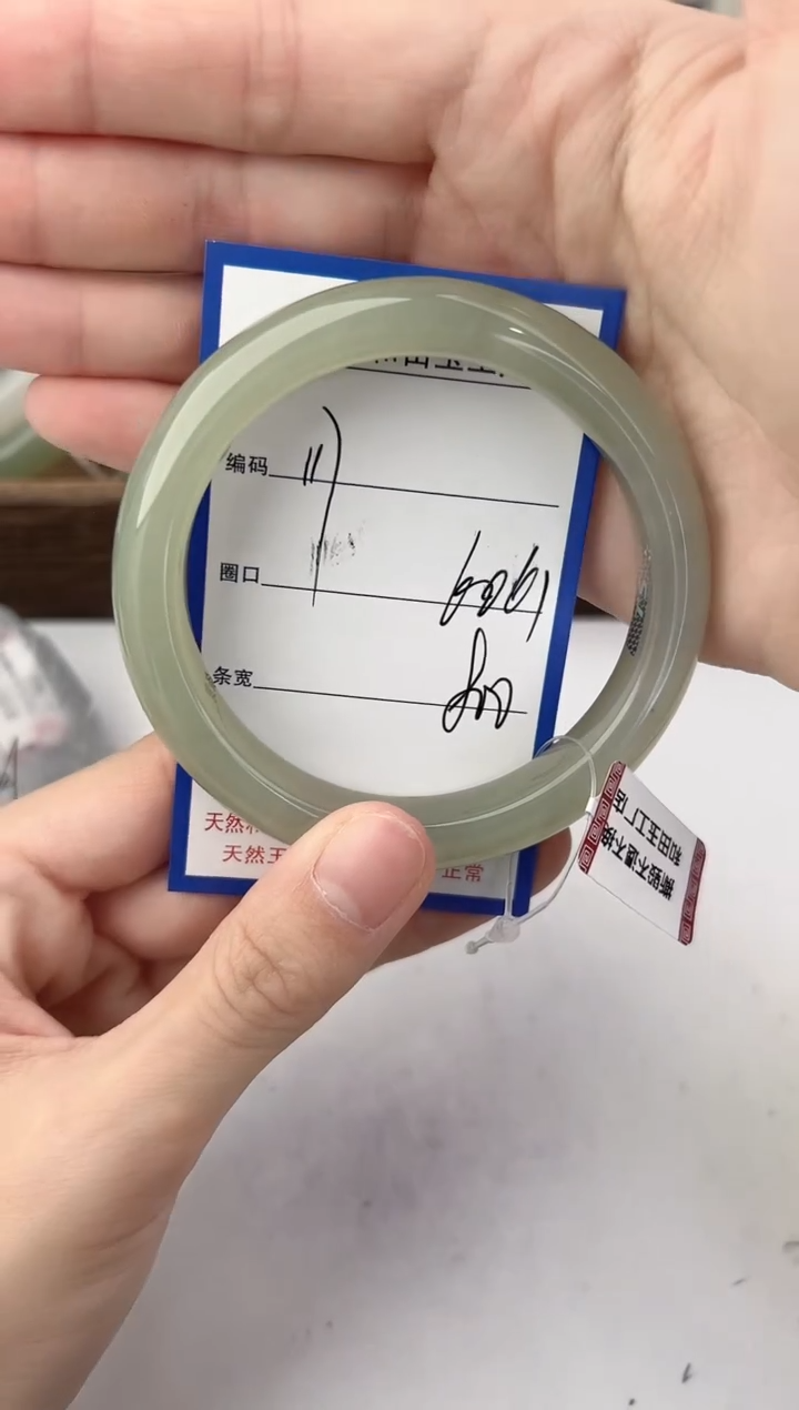 未镶嵌手镯和田玉117颜色微差无瑕疵