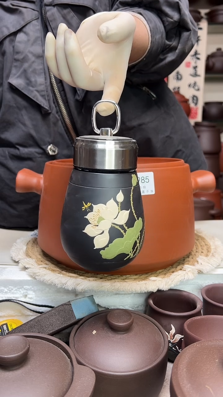 宜兴紫砂微瑕车载杯泥绘荷花