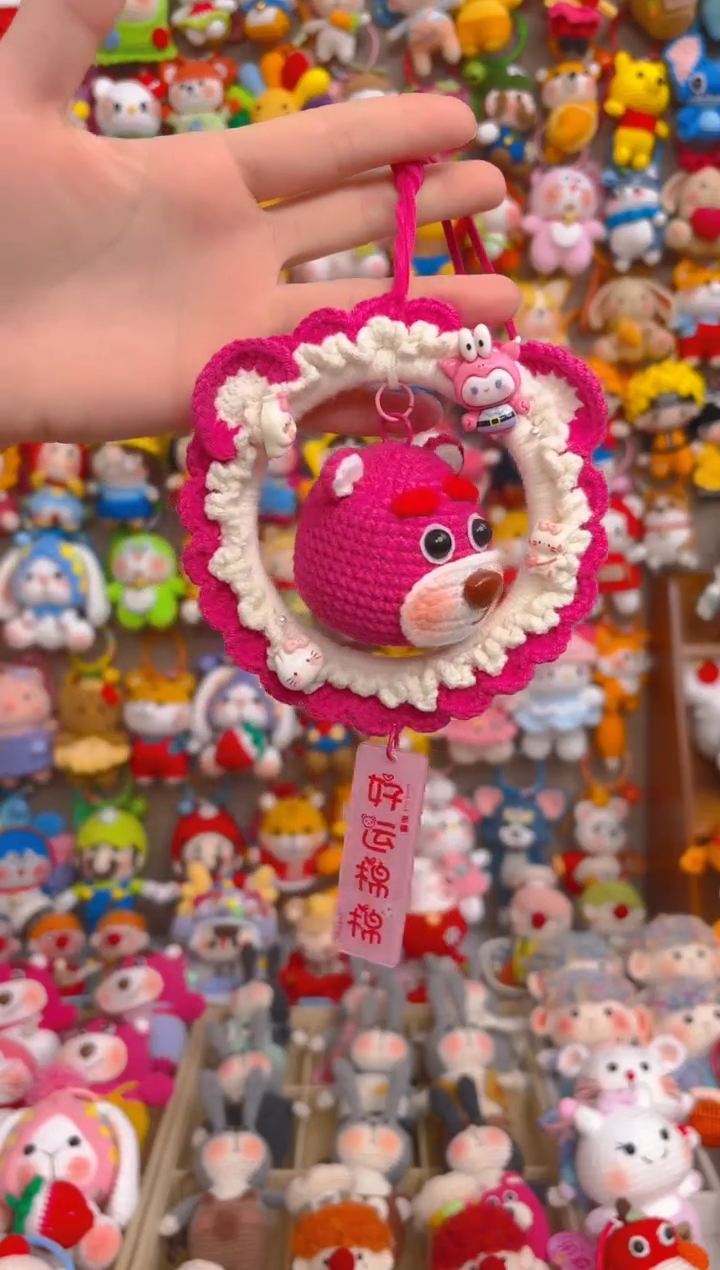 纯手工制作毛线钩织成品草莓熊车挂