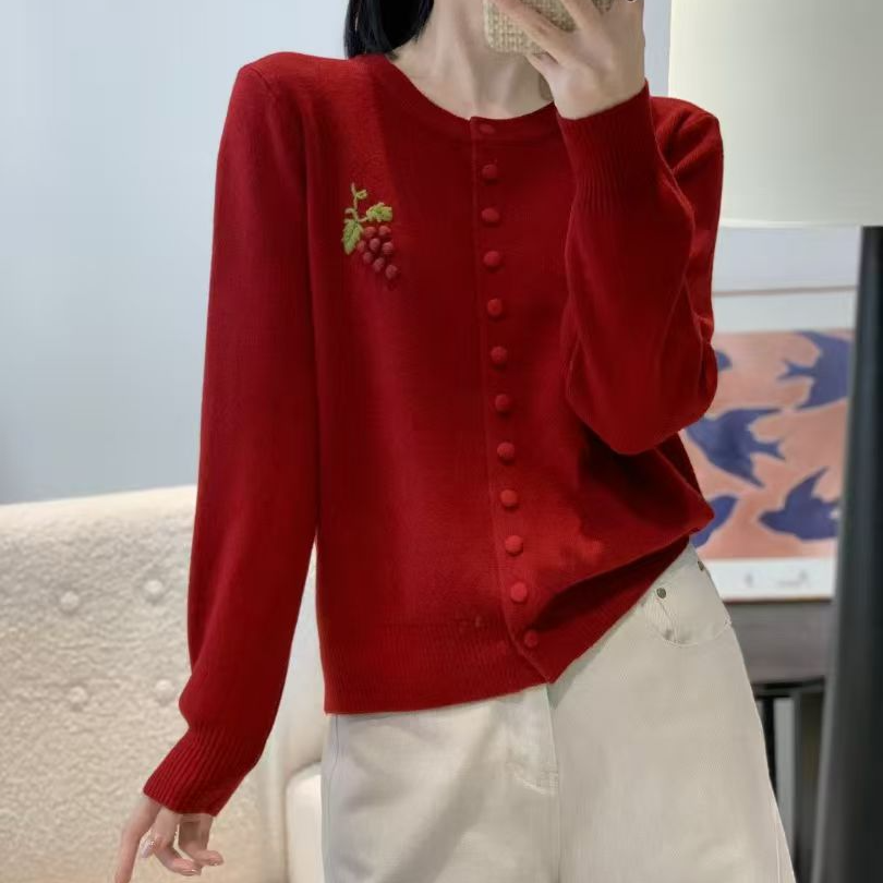 MeiQi 濮院订单！圆领包扣刺绣立体葡萄毛毡针织衫秋冬毛衣A4214