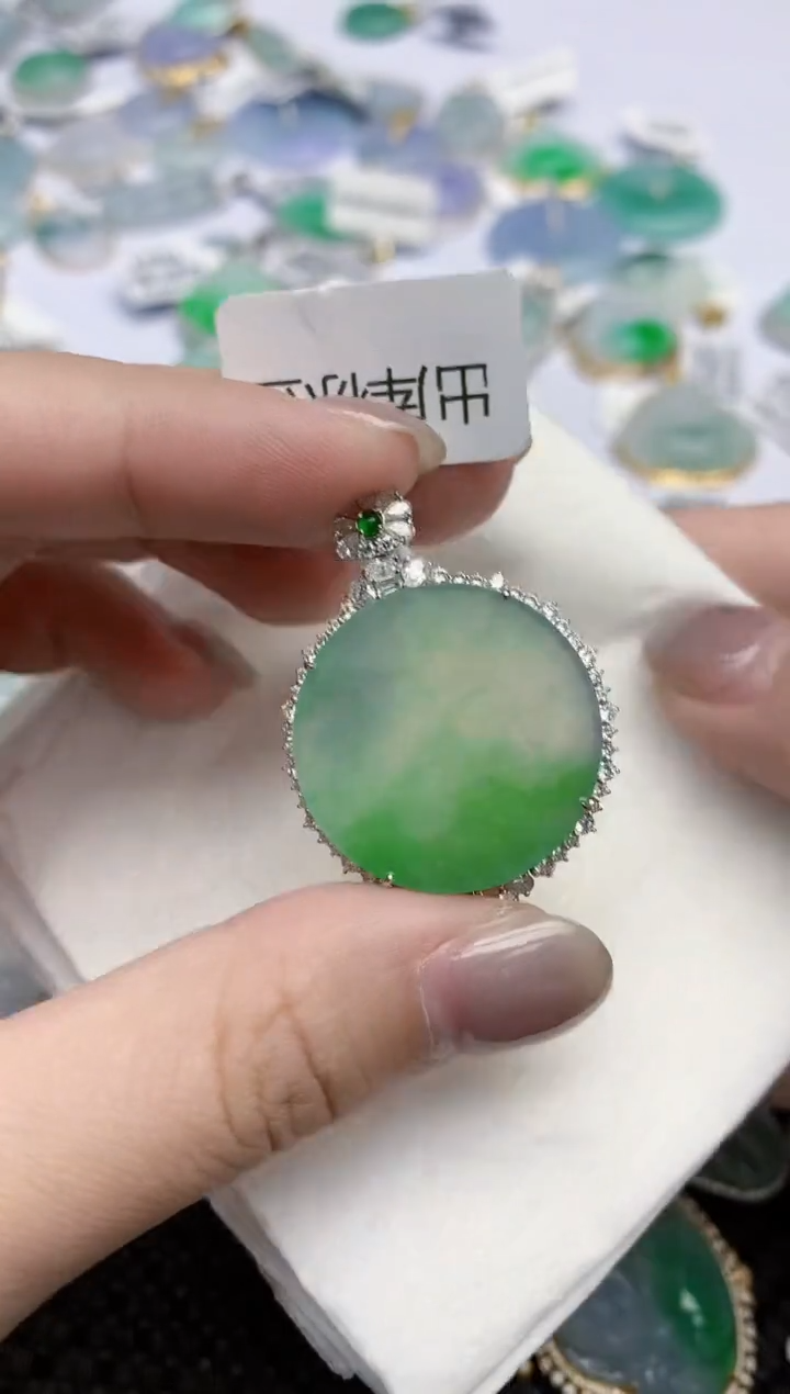 【闪购商品】翡翠颈饰18K金镶嵌天然翡翠A货