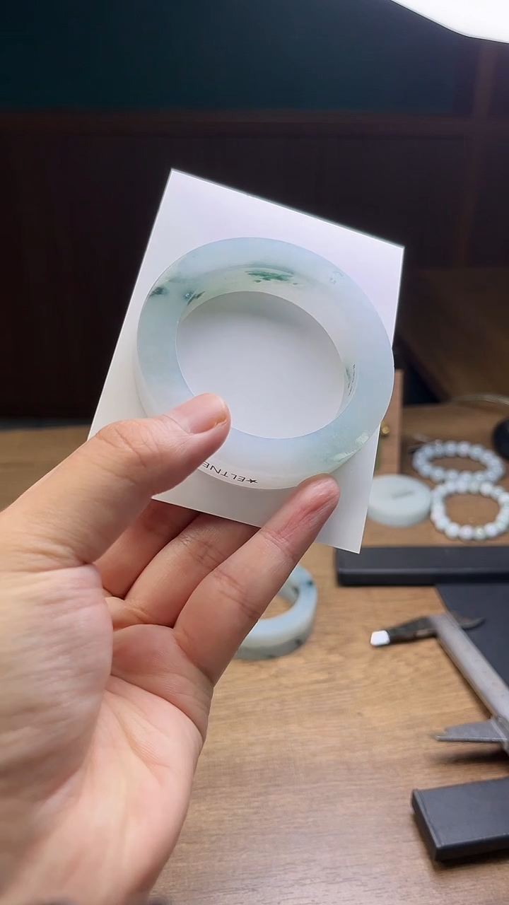 未镶嵌手镯定制翡翠帝**化定制