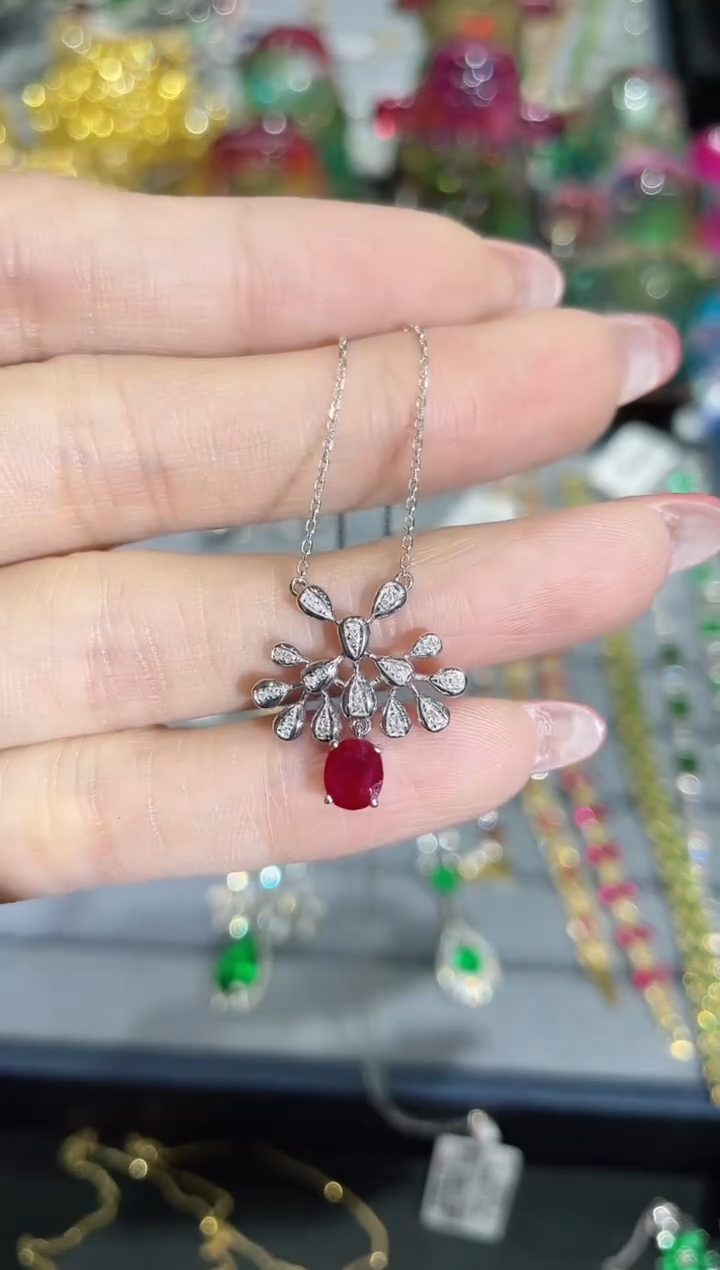 18K金镶嵌项链红宝石项链