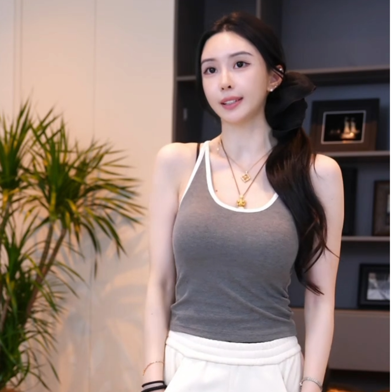 菠萝宝宝yuna【墨萦】带杯垫工字背心吊带背心64-BC004