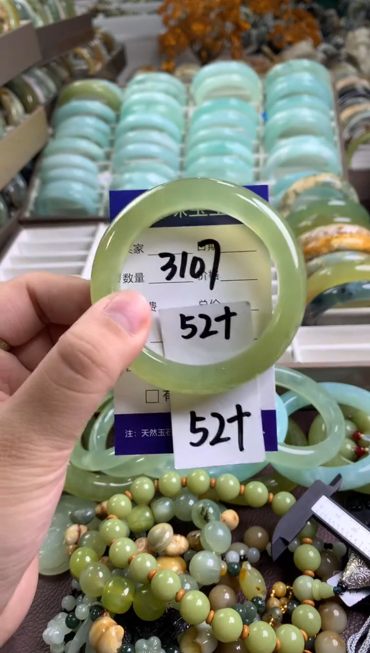 【闪购商品】蛇纹石玉手镯未镶嵌3108