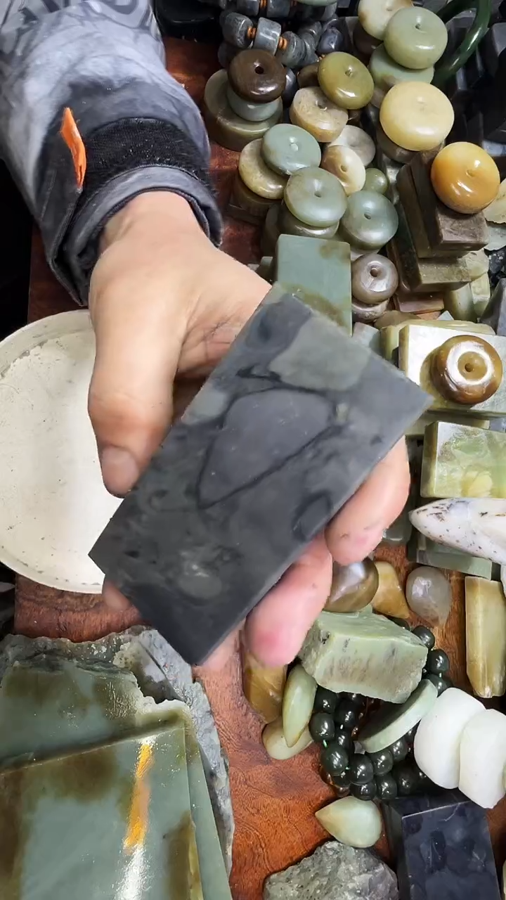 未镶嵌和田玉珠宝半成品向***发1