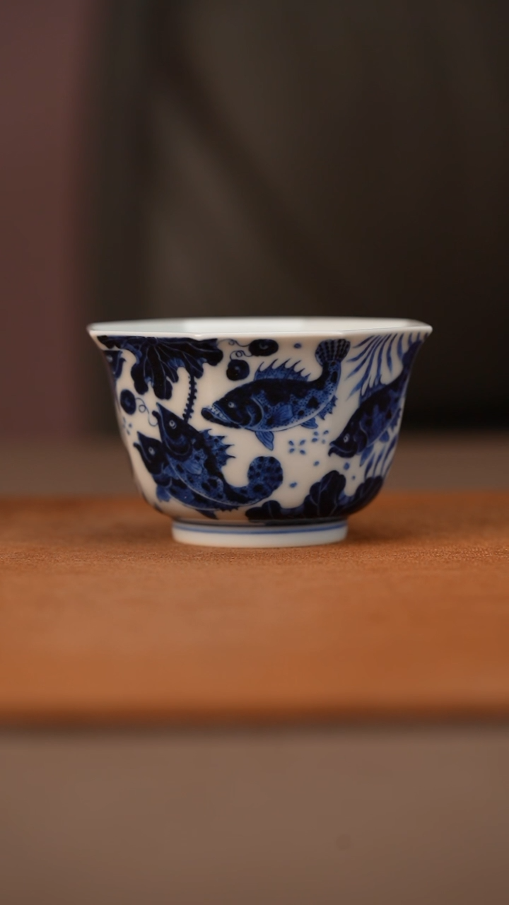 又见春风鱼藻纹八方杯