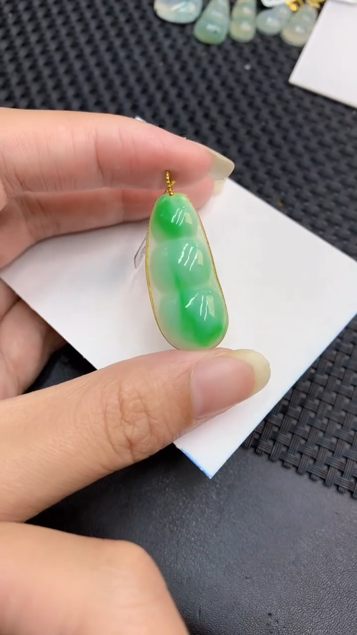 【闪购商品】翡翠颈饰18K金镶嵌            8