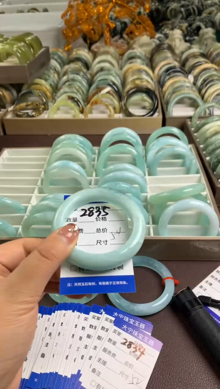 【闪购商品】蛇纹石玉手镯未镶嵌3835