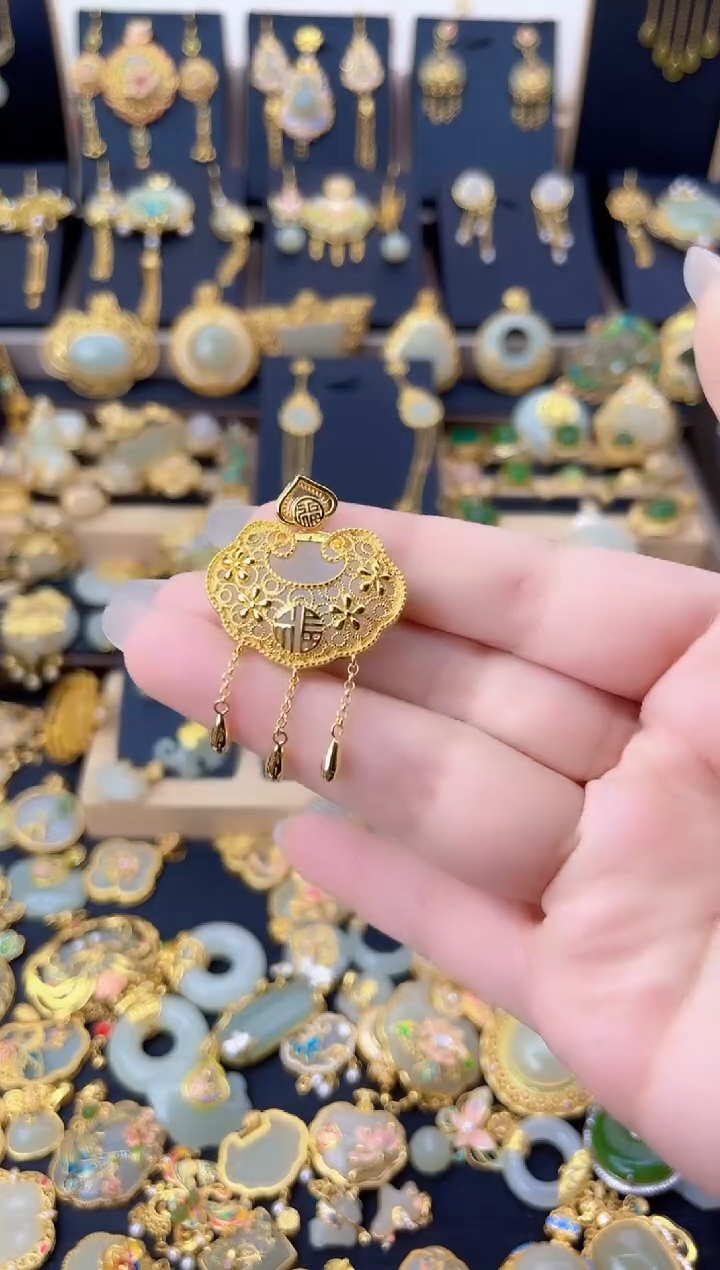 颈饰银S925镀金镶嵌和田玉花丝镂空如意流苏吊坠