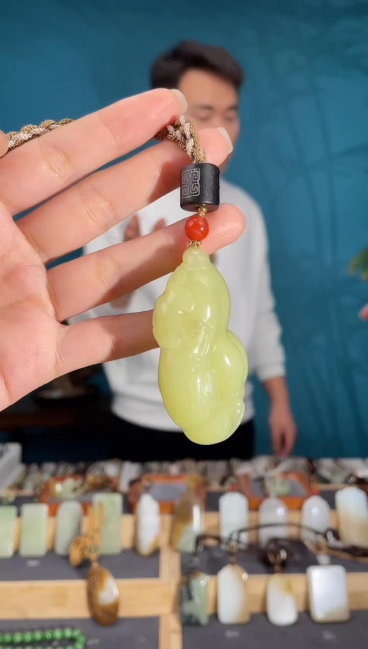 颈饰未镶嵌和田玉1