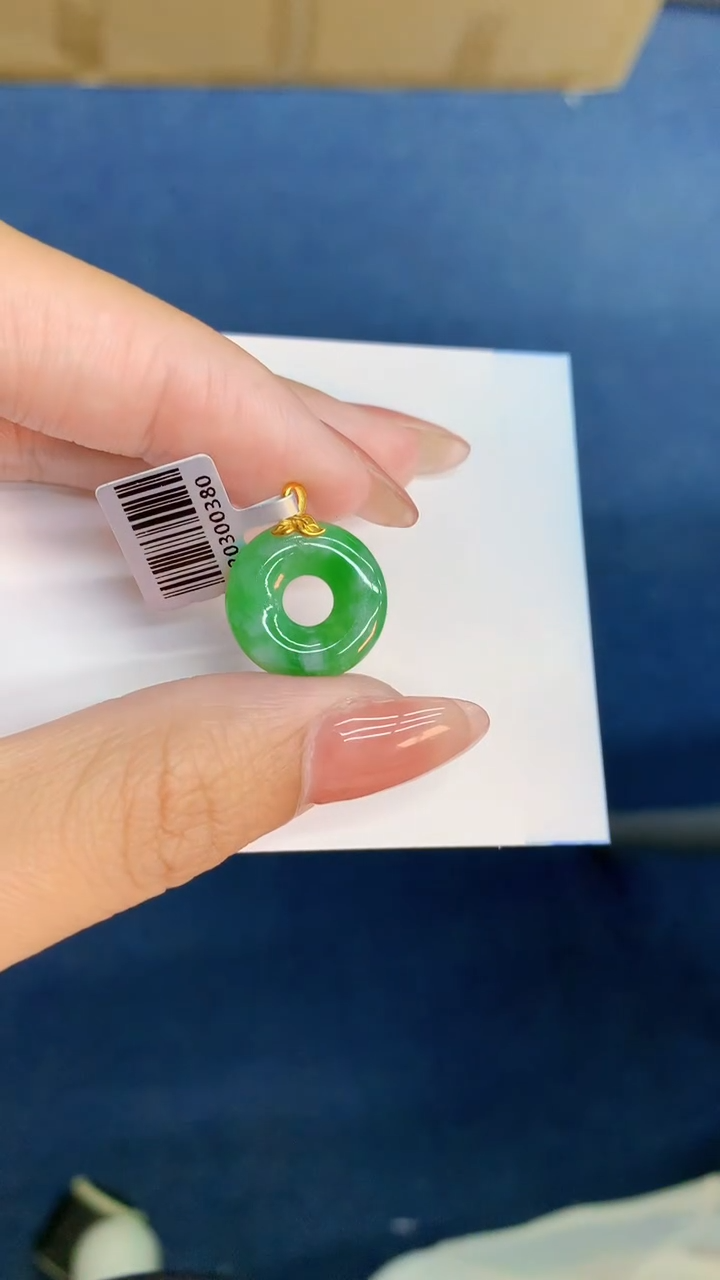 翡翠18K金镶嵌颈饰          1