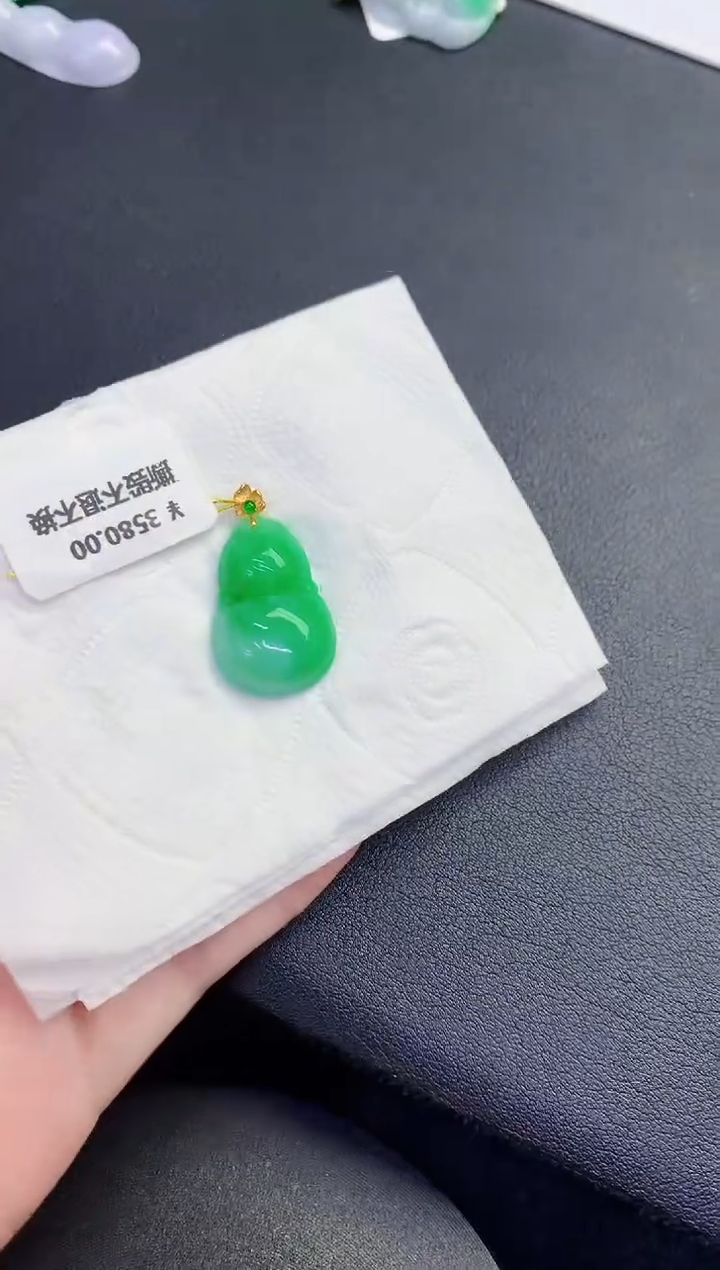 颈饰18K金镶嵌翡翠缅甸天然翡翠a货