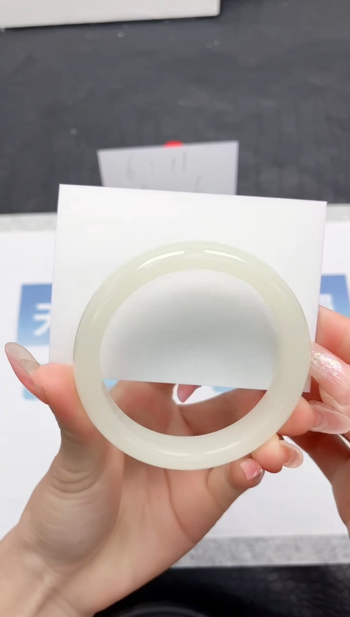 【闪购商品】石英质玉手镯未镶嵌K10-58