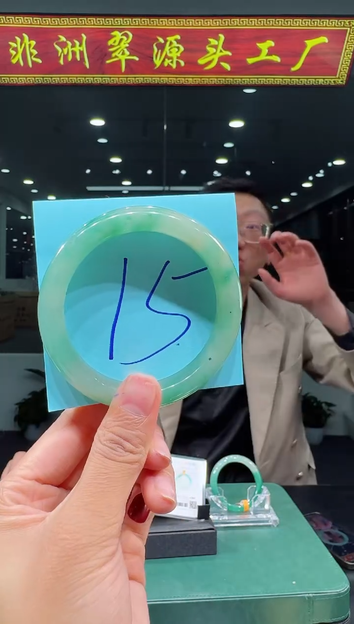 【闪购商品】石英质玉手镯未镶嵌天然A货 非洲翠 手镯（单品）