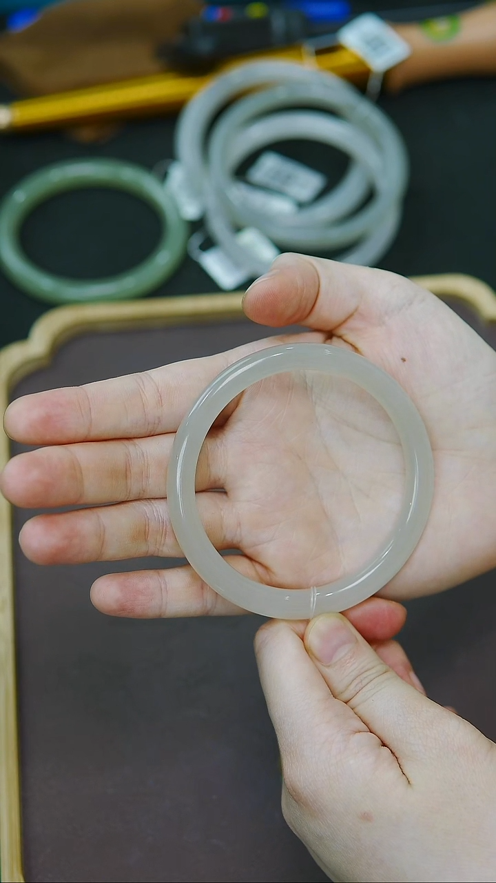 未镶嵌手镯和田玉58-59圈口高冰藕紫手镯