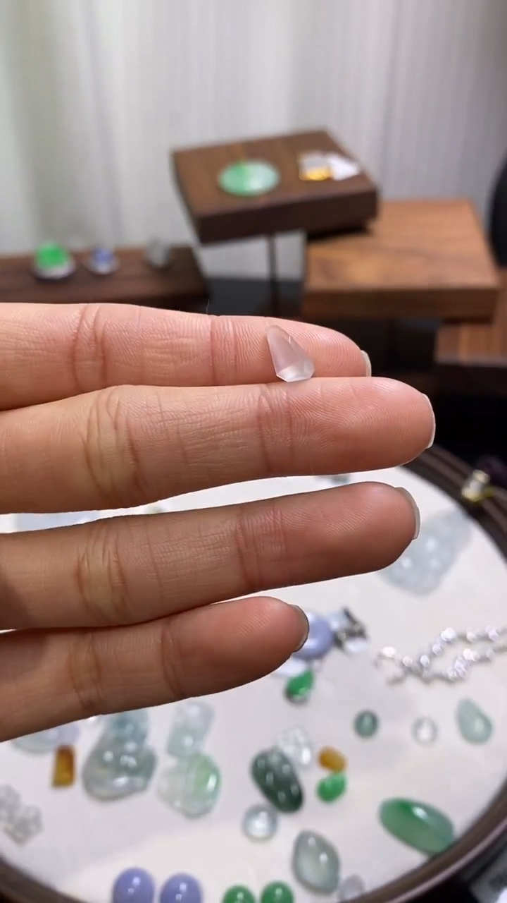 【闪购商品】翡翠颈饰未镶嵌裸石
