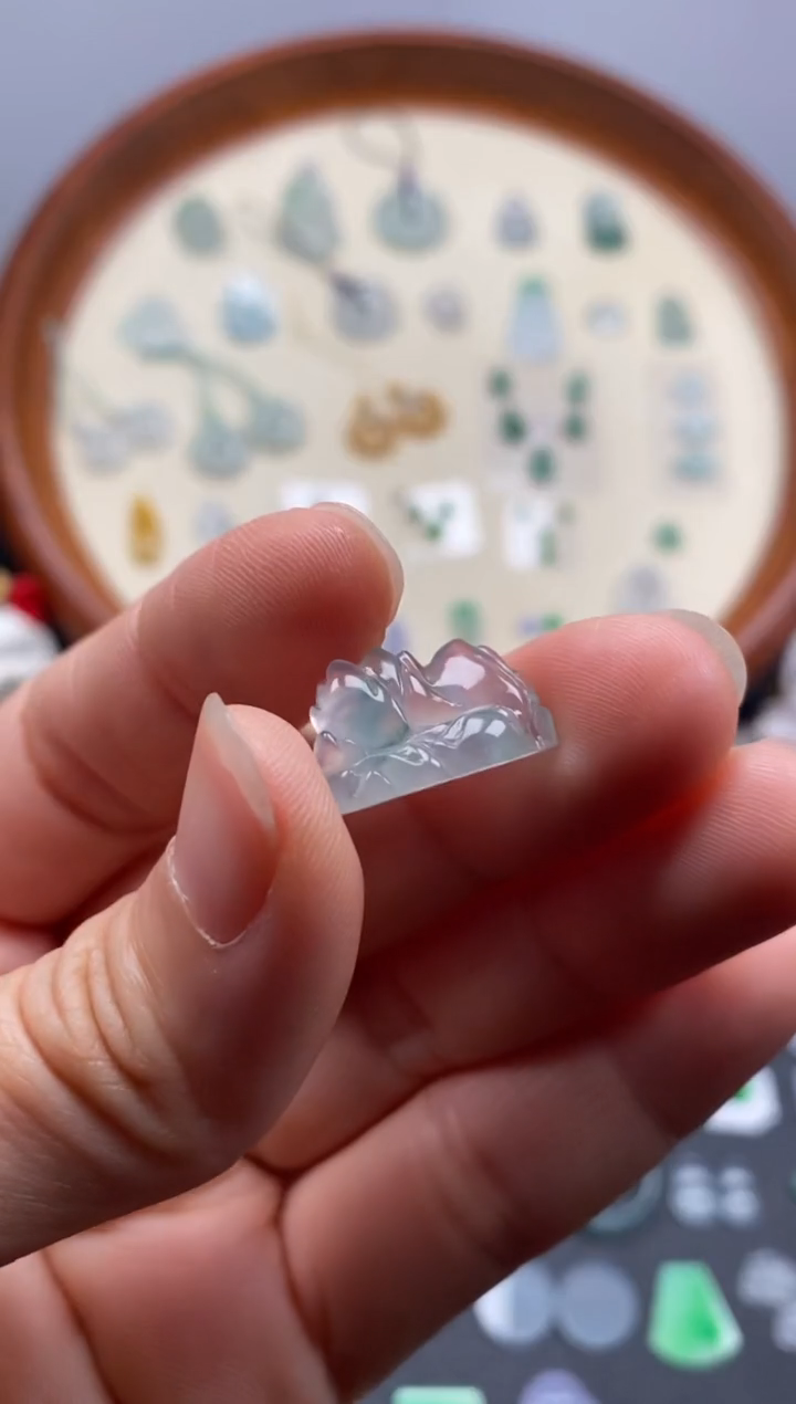 颈饰未镶嵌翡翠冰飘花冰山/芬