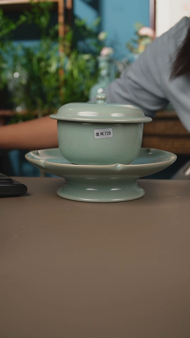 仿古皇家盖碗微暇       