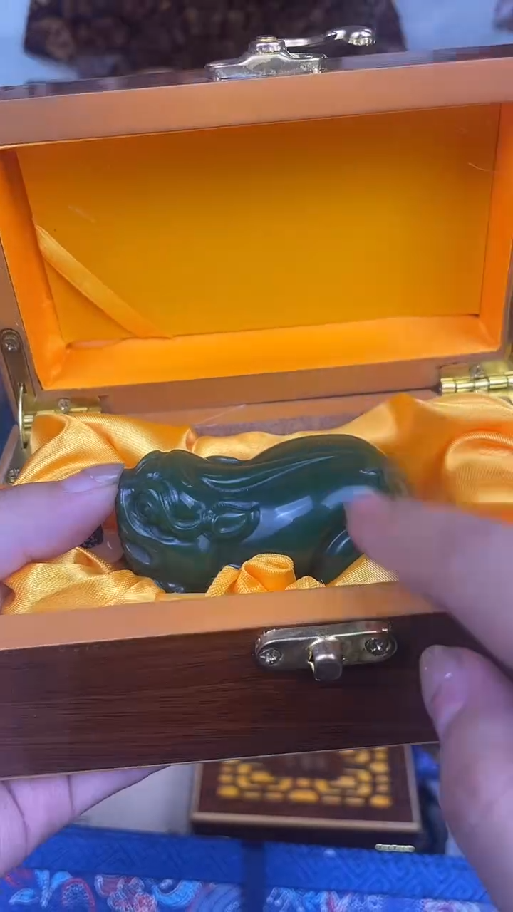 和田玉（碧玉）未镶嵌把件绿貔貅