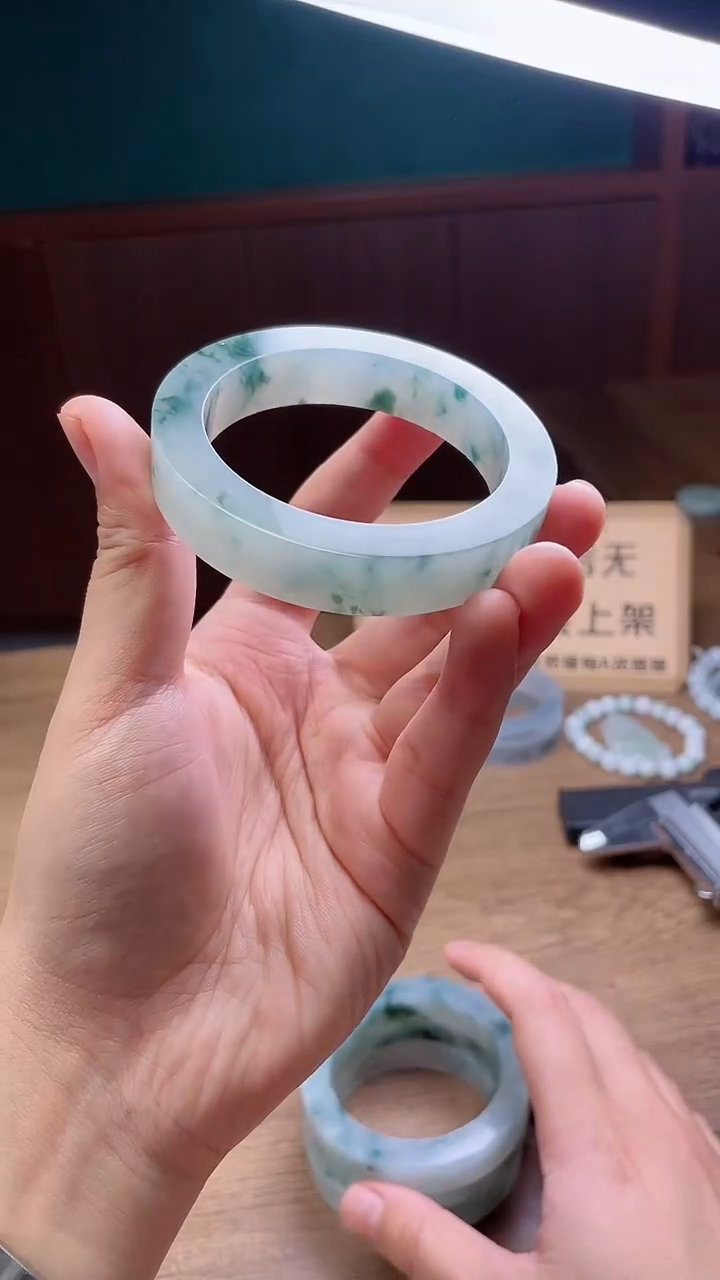 定制翡翠手镯未镶嵌乔*山定制