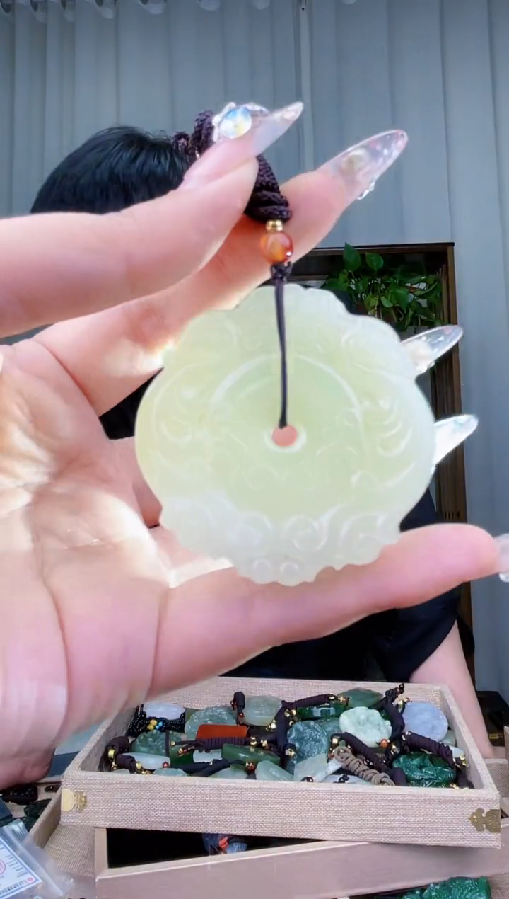 【闪购商品】和田玉挂件未镶嵌拍一发一，多样性发货！