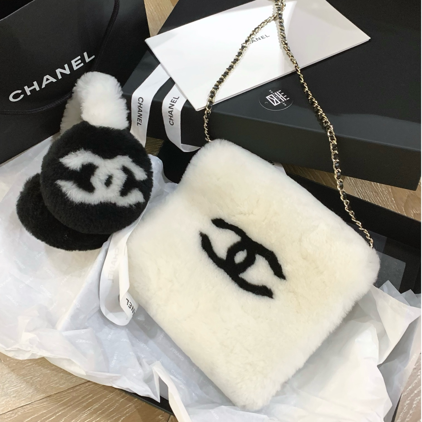 未使用 Chanel/香奈儿  代卖服务！25N滑雪白色暖手袋  18567095
