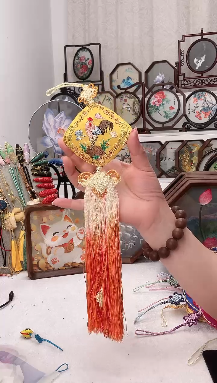 扇子苏绣作品手工车挂