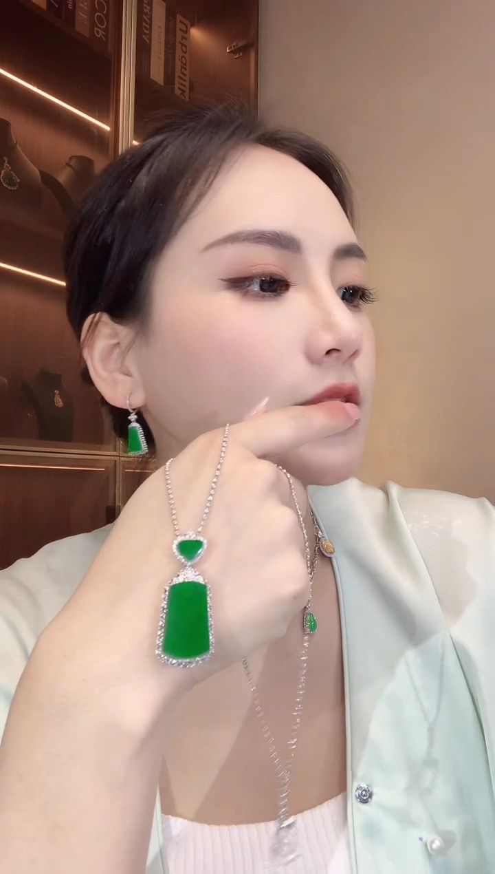 翡翠18K金镶嵌吊坠(不含链)A76