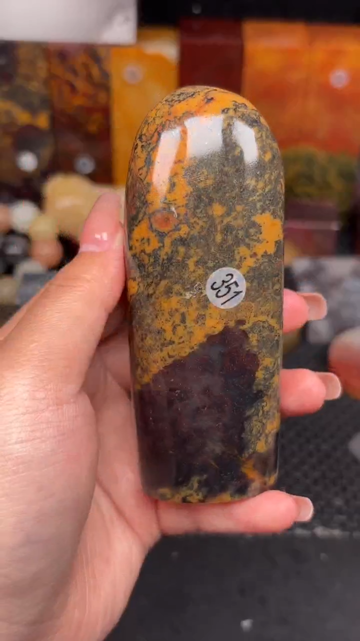 玉 桂林鸡血家居摆件 编号：351