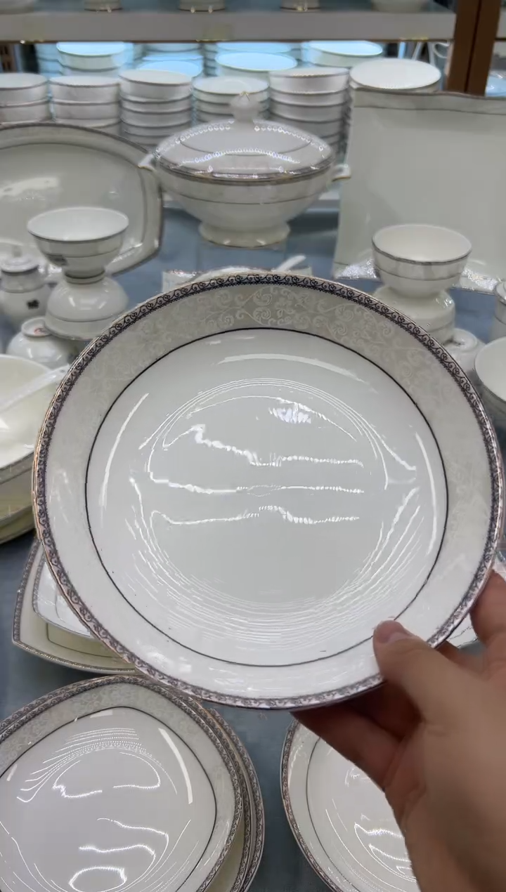 骨瓷玲珑8饭2个   