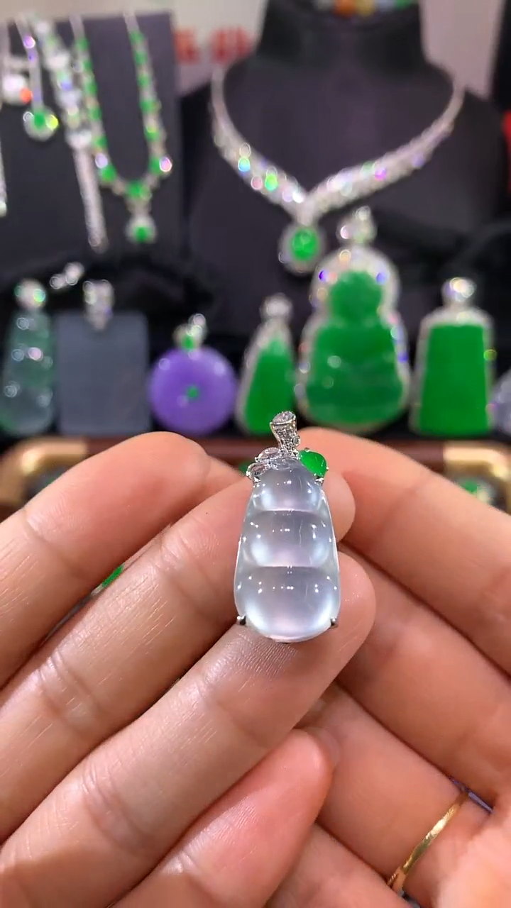 18K金镶嵌戒指翡翠豆子