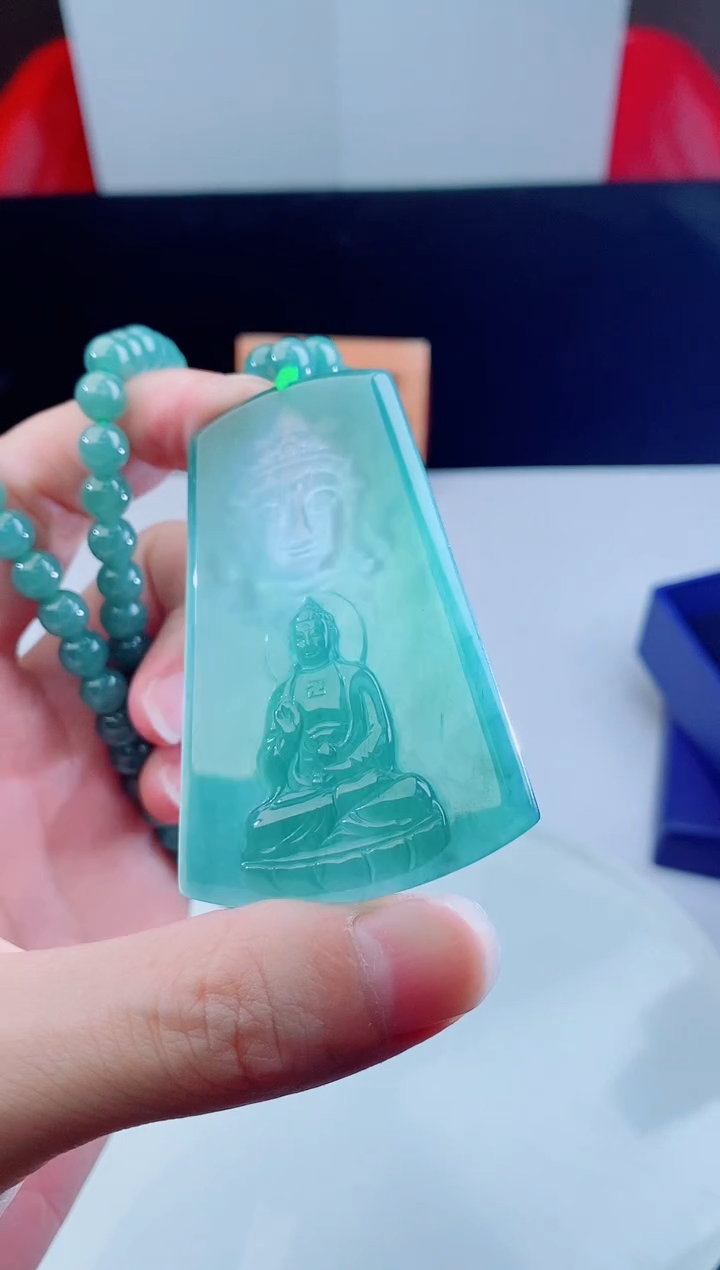 颈饰未镶嵌翡翠          