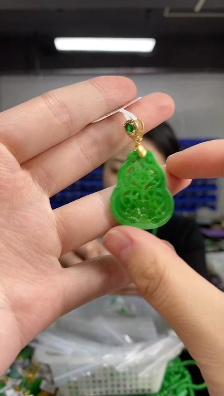 颈饰未镶嵌翡翠多样性发其一颜色微差