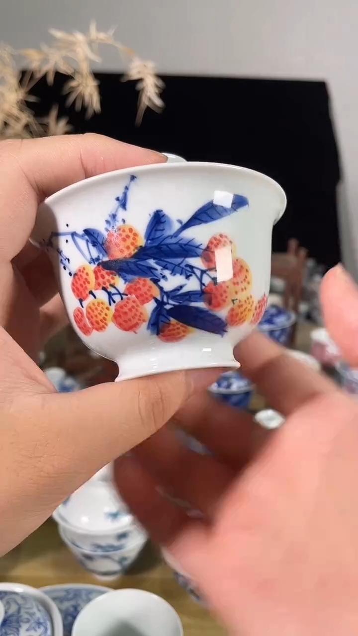 景德镇手工手绘釉下五彩荔枝两才盖碗