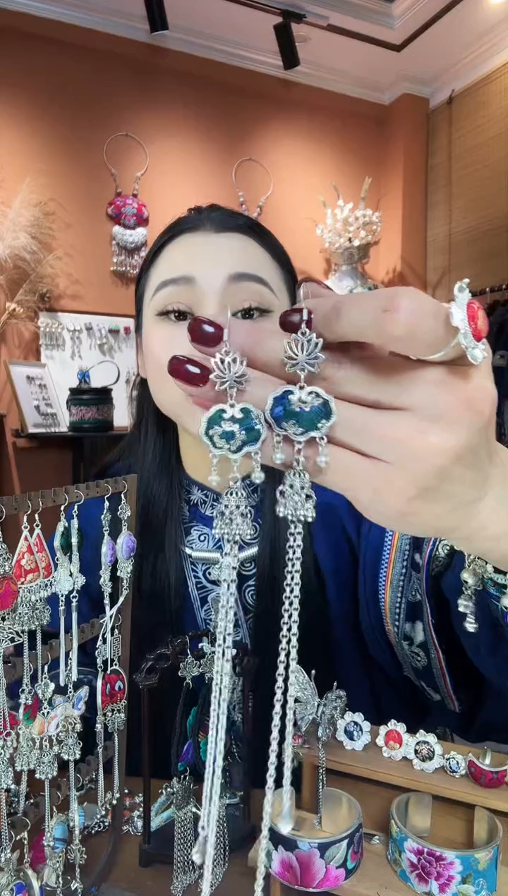 【闪购商品】刺绣纯手工民族风耳环