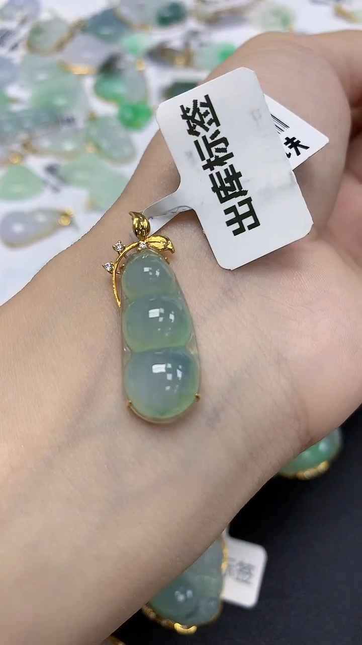 翡翠18K金镶嵌颈饰天然缅甸翡翠A货