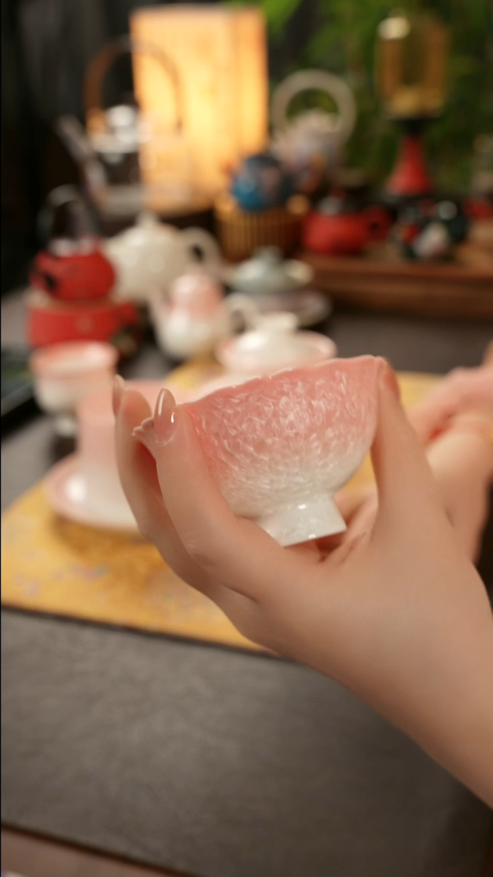 陶瓷茶具粉色结晶釉高足花口杯