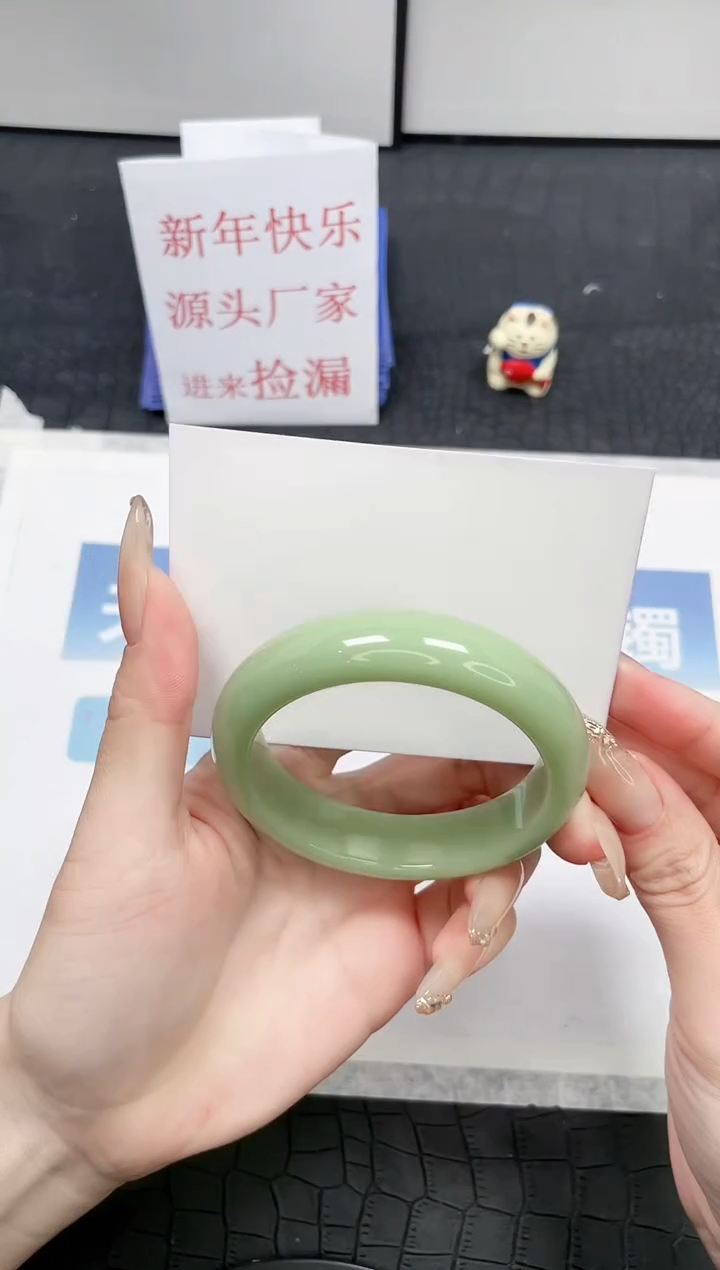 【闪购商品】石英质玉手镯未镶嵌T49-56