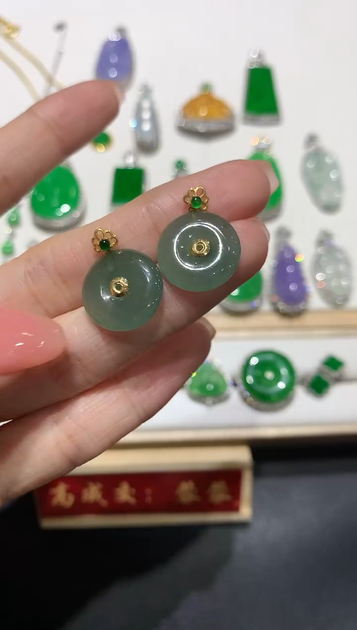 【闪购商品】翡翠吊坠(不含链)18K金镶嵌1多人多样性随机发货1件